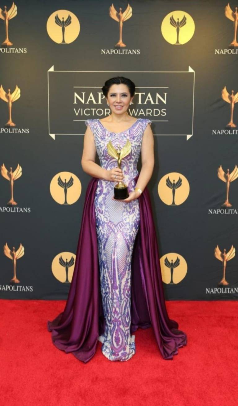 $!Catalina Cajías recibió un premio como La mujer más influyente, según los Napolitan Awards, The Washington Academy.