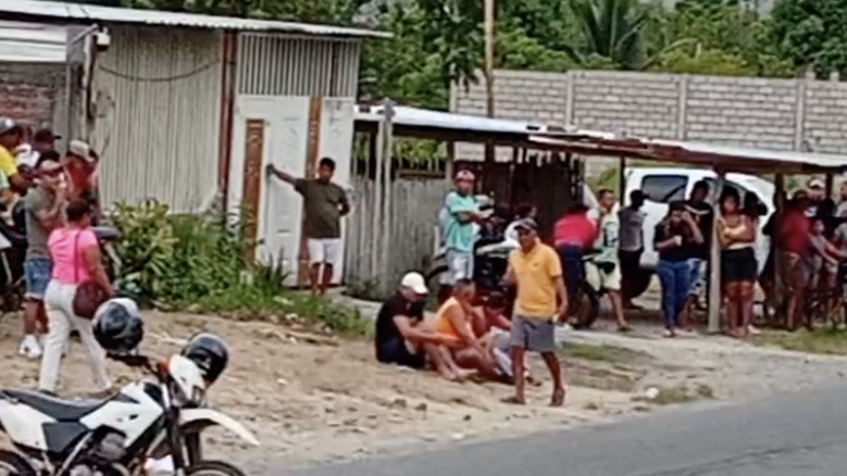 Niña murió tras ser atropellada por un bus en Atacames: su hermano intentó rescatarla