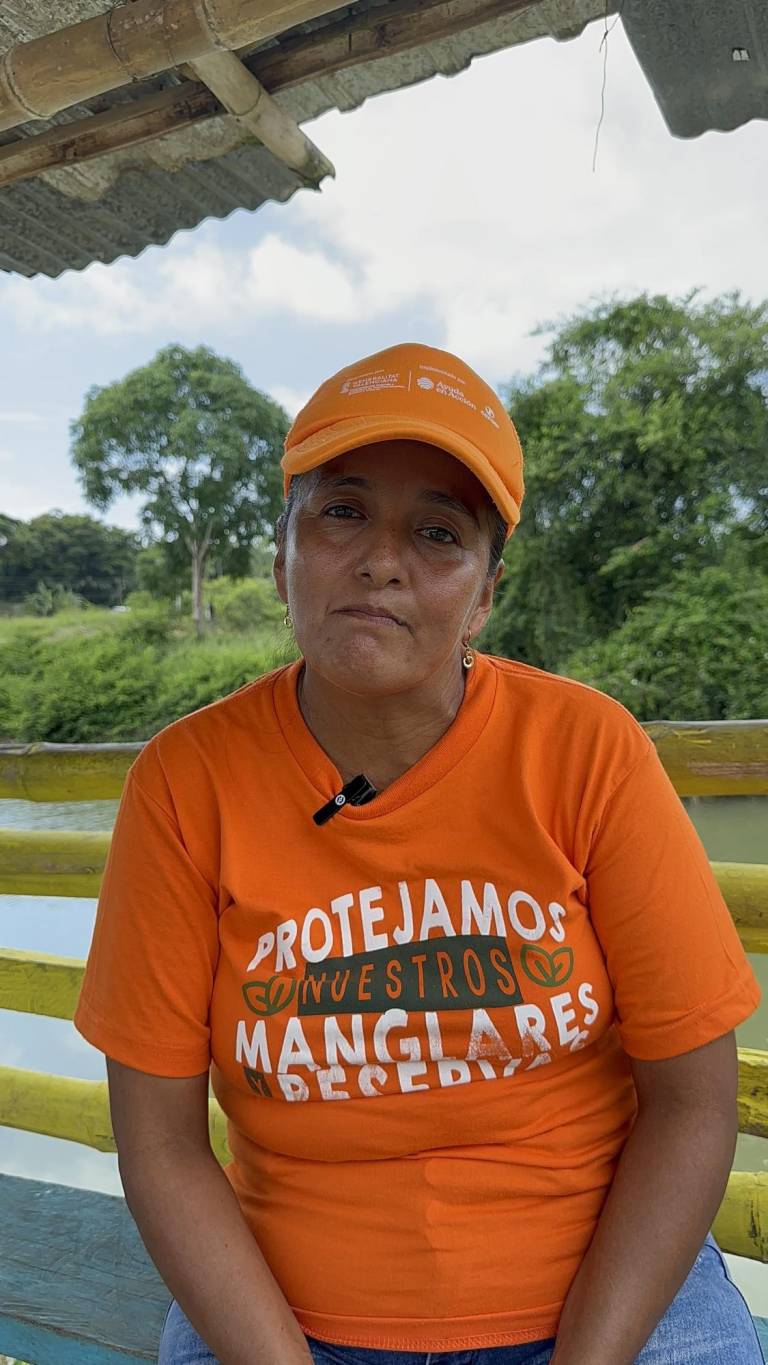 $!Rosa Torres, Guardiana de los manglares, alfrente de los manglares de la comunidad de Sálima.