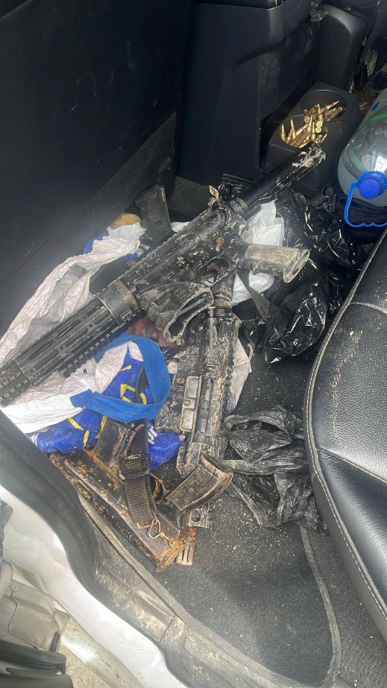 $!Uno de los fusiles incautados en el operativo.