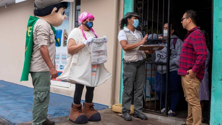 Galápagos promueve uso de bolsas de tela en vez de plástico en panaderías