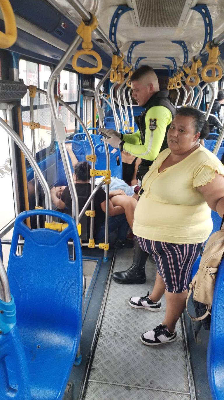 $!Mujer dio a luz en un bus de Machala.