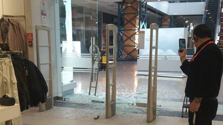 Reportan balacera en centro comercial del sur de Quito: delincuentes habrían intentado asaltar un vehículo blindado