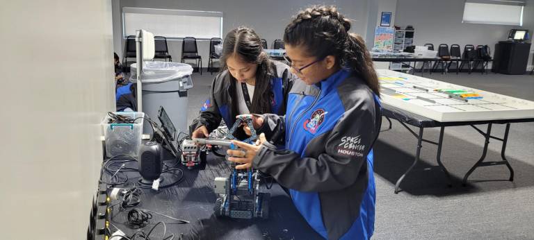 $!Sofía Juárez busca convertirse en ingeniera aeroespacial cuando termine la escuela, pero dice que esa carrera específica no se imparte en Ecuador.