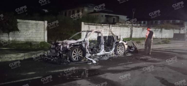 $!Alarma en Guayaquil por explosión e incendio de un carro, tras la liberación de un secuestrado