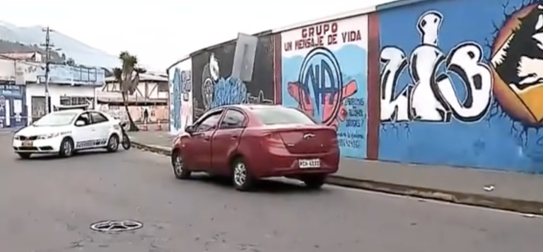 $!Hombre hallado sin vida dentro de un auto en Quito.