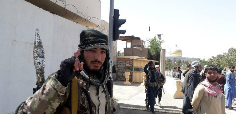 Talibanes avanzan imparables mientras EEUU y Reino Unido preparan evacuación de ciudadanos
