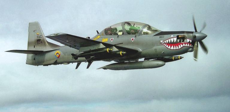 $!Protagonista de los cielos andinos: El Embraer A-29 Super Tucano ha sido clave en las operaciones de contrainsurgencia de Colombia. En 2008, aviones, con bombas MK-82, bombardearon el campamento de Raúl Reyes en Angostura.
