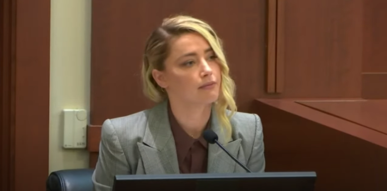 $!Amber Heard durante una de sus declaraciones en el juicio por difamación que enfrentaba con Johnny Depp.