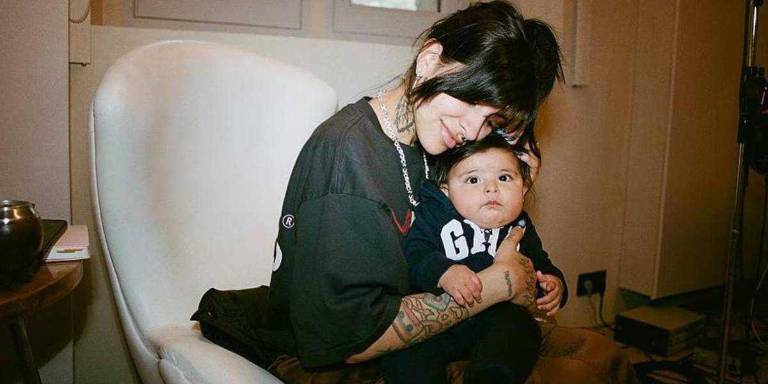 $!Nodal paga USD 7 000 mensuales tras reducir la cifra solicitada por Cazzu.