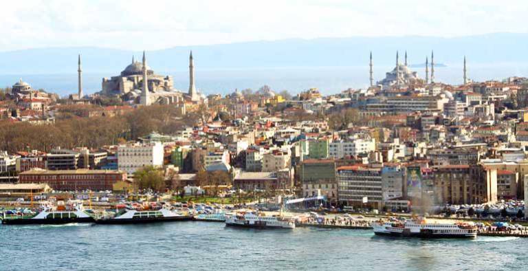 $!Los precios de cirugías estéticas destacan en Estambul, capital de Turquía, por ser mucho más bajos que en otros países. Por esa razón muchos extranjeros llegan al país para someterse a ese tipo de procesos.