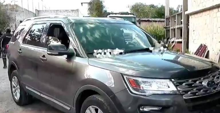 $!Taller ocultaba autos de alta gama robados en Quito: hay cuatro detenidos