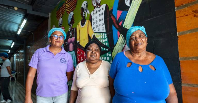 $!Fotografía de tres socias fundadoras de la Asociación Afroecuatoriana Mujeres de Lucha. Ellas alimentan a 315 niños, en el sector de Cristo del Consuelo, en Guayaquil.