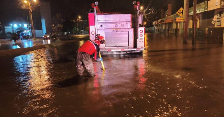 $!Las intensas lluvias de la noche del 26 de abril afectaron a varios sectores de Ibarra.