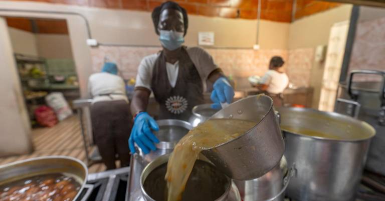 $!La Asociación Mujeres de Lucha tiene un convenio con el Ministerio de Desarrollo Humano para alimentar a los niños.