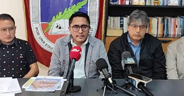 $!Unión Nacional de Educadores (UNE) dio una rueda de prensa para alertar sobre una emergencia en el sistema educativo.