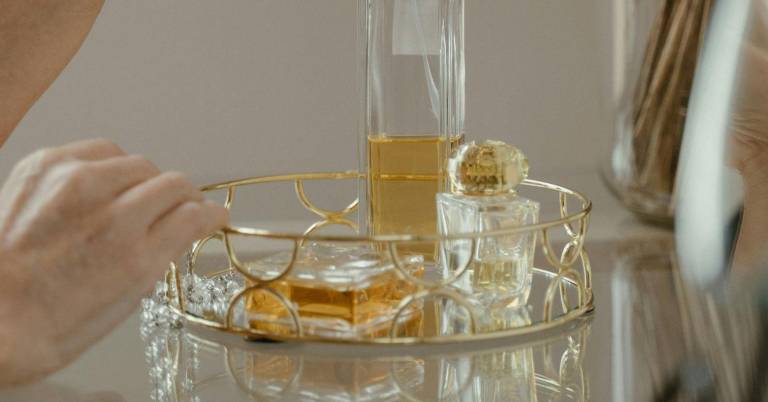 $!Para que las fragancias duren más en la piel una perfumista recomienda colocar el perfume en las zonas de pulsación.