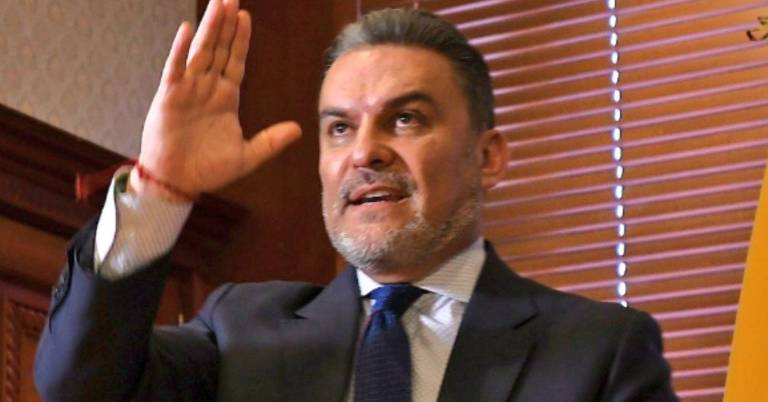 $!José Serrano sigue detenido en Estados Unidos.