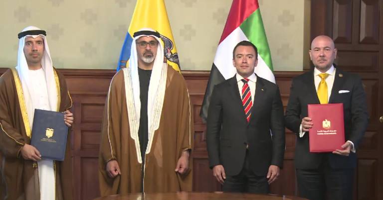 $!Gian Carlo Loffredo, y Omar Abdul Rahman Sultan Al-Zahabi firmaron acuerdo de seguridad.