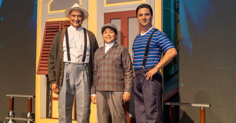 $!Los actores de teatro Alex Morán, Lucas Jiménez y Miguel Vélez, quienes le dan vida al papel de Luis Noboa Naranjo.