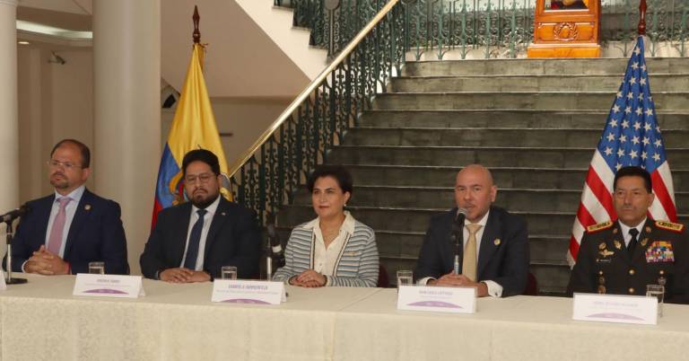 $!Joseph M. Humire junto a autoridades ecuatorianas.