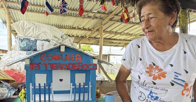 $!Además de pagar la factura del servicio de agua, Manuela Medina de 77 años debe comprar botellones de agua para cocinar porque el líquido del grifo llega con residuos.