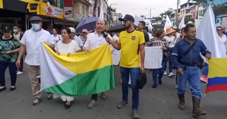 $!Hernán Campoverde presidente de la Junta Cívica en la marcha por la paz en el cantón La Troncal.