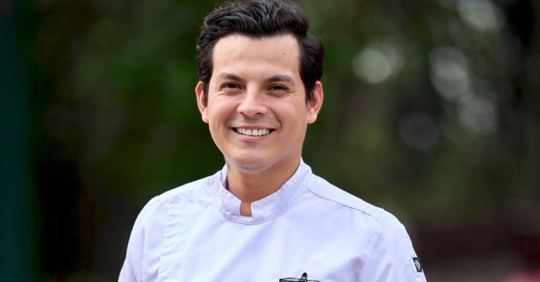 $!Imagen en la que se ve al chef Santiago Nieto, del restaurante Casa Julián.