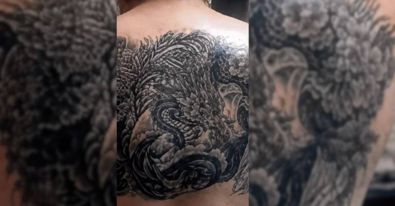 $!El tatuaje que estaba realizándose Yenifer García.