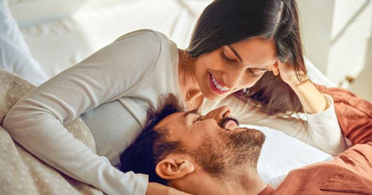 $!Pareja que se muestra afecto. La forma en que una pareja se trata y se habla muestra la salud de la relación.