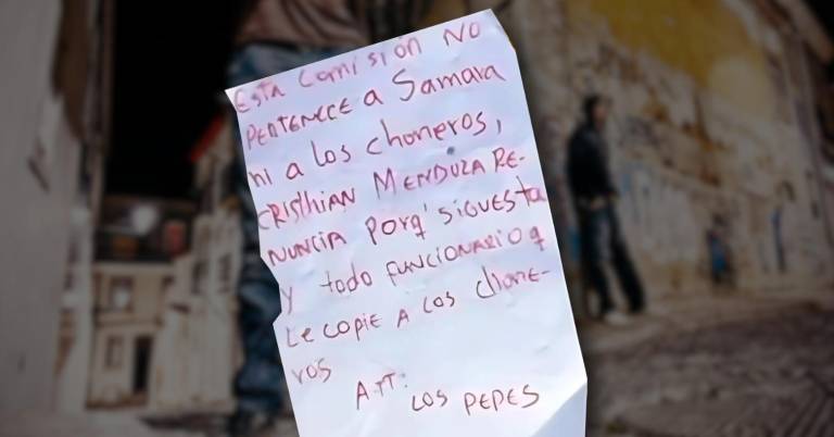$!En 2024 panfletos de la banda rival a Los Choneros ya mencionaban a Cristhian Mendoza como funcionario y pedían su renuncia.