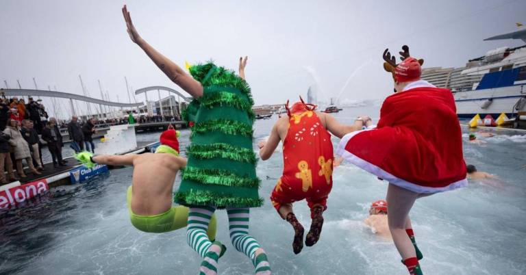 $!Participantes de la Copa Nadal en el Port Vell de Barcelona, España.