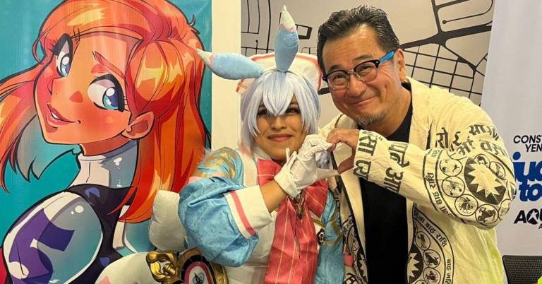 $!La cosplayer guayaquileña Nagisauwu posa junto a Hiroki Takahashi, cantante japonés interprete oficial de las canciones de Dragon Ball.