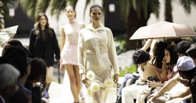 $!Imagen de modelos presentando la pasarela de la diseñadora Emilie Jaramillo durante el evento 'La Colección 6.0'.