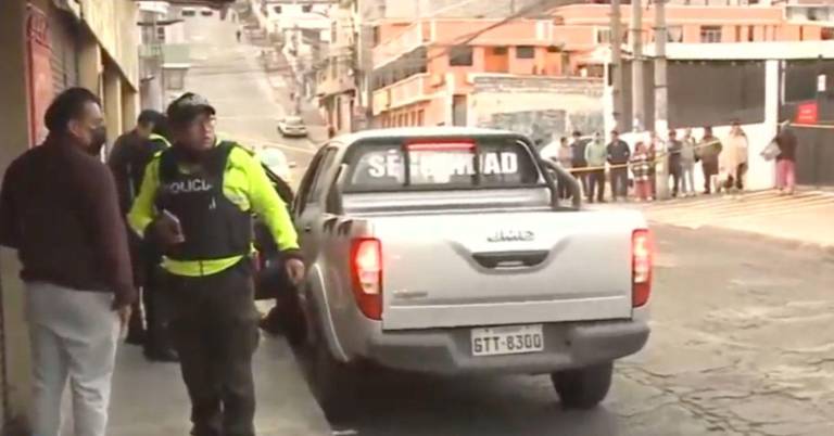 $!Policía llegó a El Recreo para recabar evidencias tras el crimen.