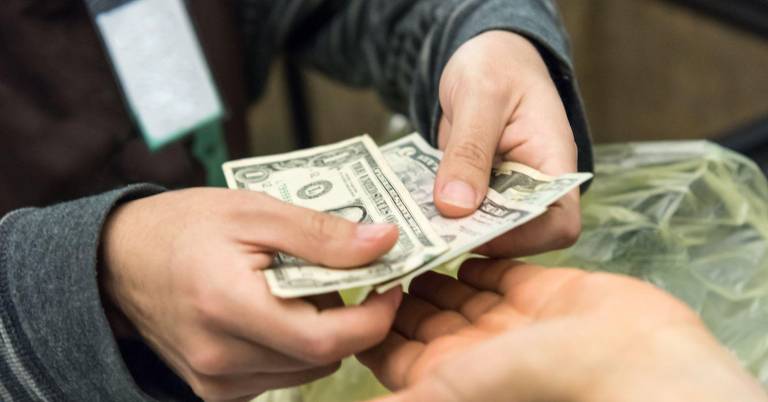 $!El retino del bono del Mies puede realizarse por ventanilla en una institución financiera autorizada y debe ser el día según el último digito de la cédula de identidad del beneficiario.