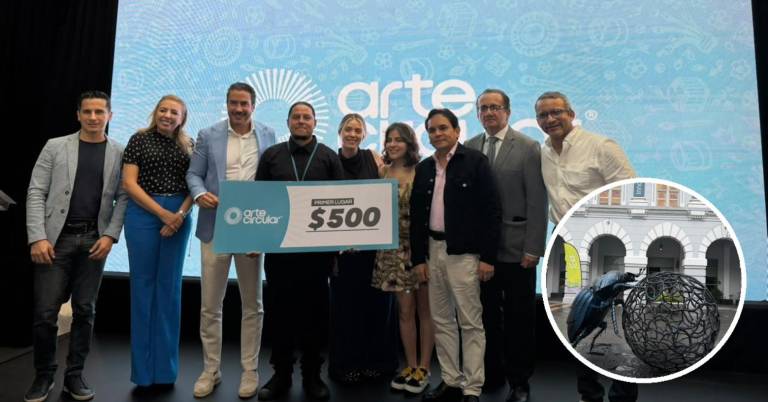 $!Fotografía de la ceremonia de premiación con el ganador de Arte Circular.