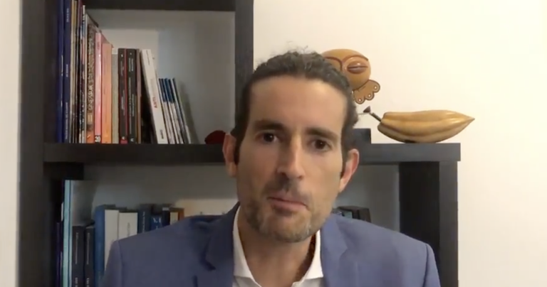 $!Habrían revocado la residencia de Fernando Casado.