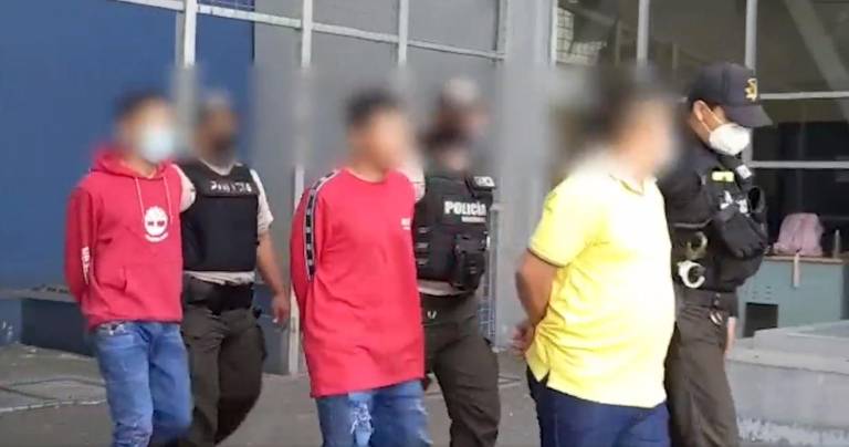 $!Así fue la captura de los presuntos asesinos de un hombre dentro de un centro comercial en Guayaquil