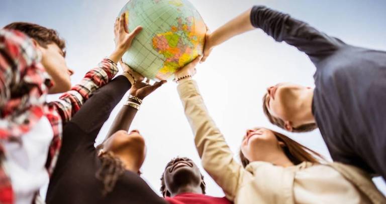 $!Ofertan becas académicas para ecuatorianos en Serbia, Suiza e India: Estos son los requisitos