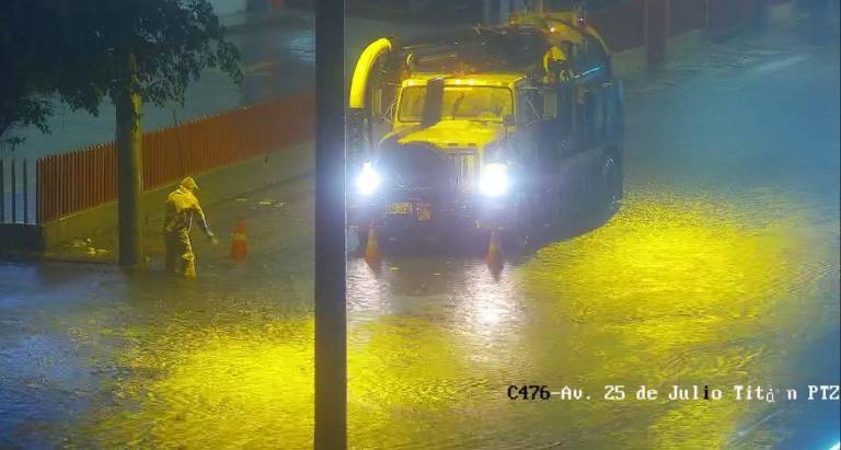 $!Guayaquil amaneció con una fuerte lluvia.
