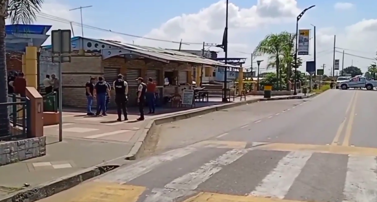 $!El asesinato ocurrió cerca de unos locales de comida.