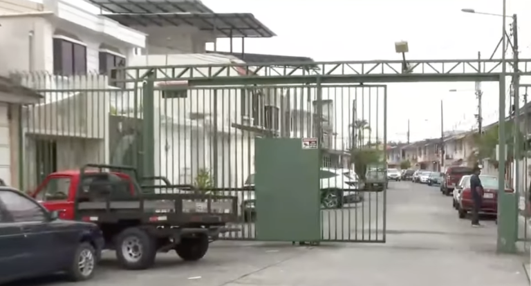 $!Falsos policías atacan en Los Álamos Norte de Guayaquil.