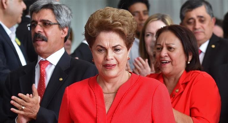 Investigan a funcionarios brasileños que agilizaron la jubilación de Rousseff