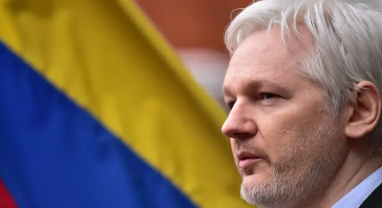 $!Una de las pocas operaciones en el extranjero fue para proteger a Julian Assange.