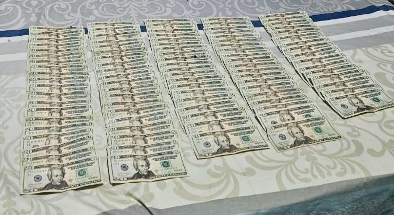 $!Las autoridades decomisaron dinero en efectivo, cuyo monto aún no ha sido contabilizado.