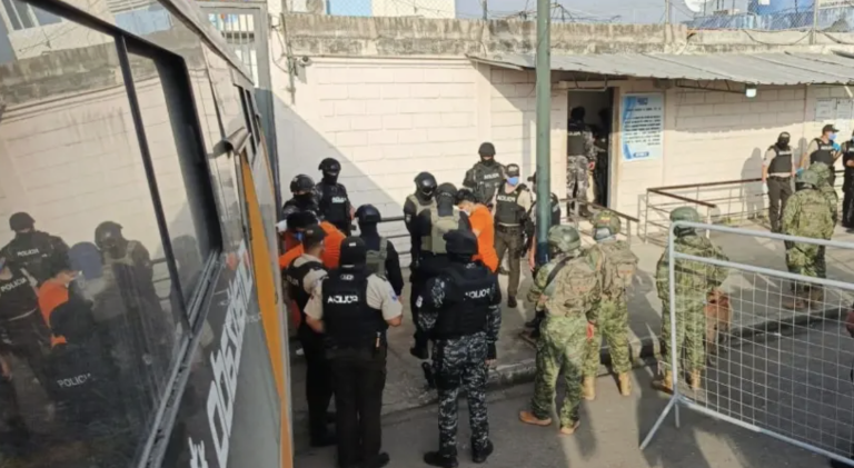 $!Traslados de reos en la cárcel de Machala.