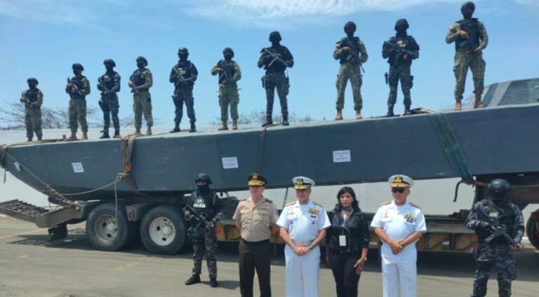 $!En el operativo Poseidón, en octubre de 2021, participaron fuerzas combinadas de varios países. Las embarcaciones apagaban sus sistemas de rastreo para evitar ser detectadas. La Marina y la Policía capturaron diez barcos en Ecuador. Foto cortesía.