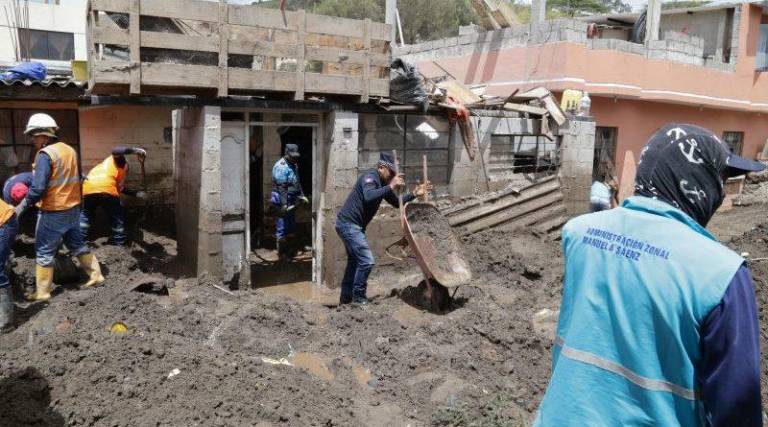 $!Sobreviviente de tormenta eléctrica en Quito relata cómo una alarma lo salvó de morir