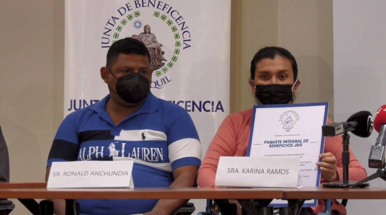 $!Recibirán más de $ 100 mil en beneficios por convertirse en padres de quintillizos